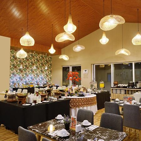 Front One Hotel Sragen Ngoại thất bức ảnh