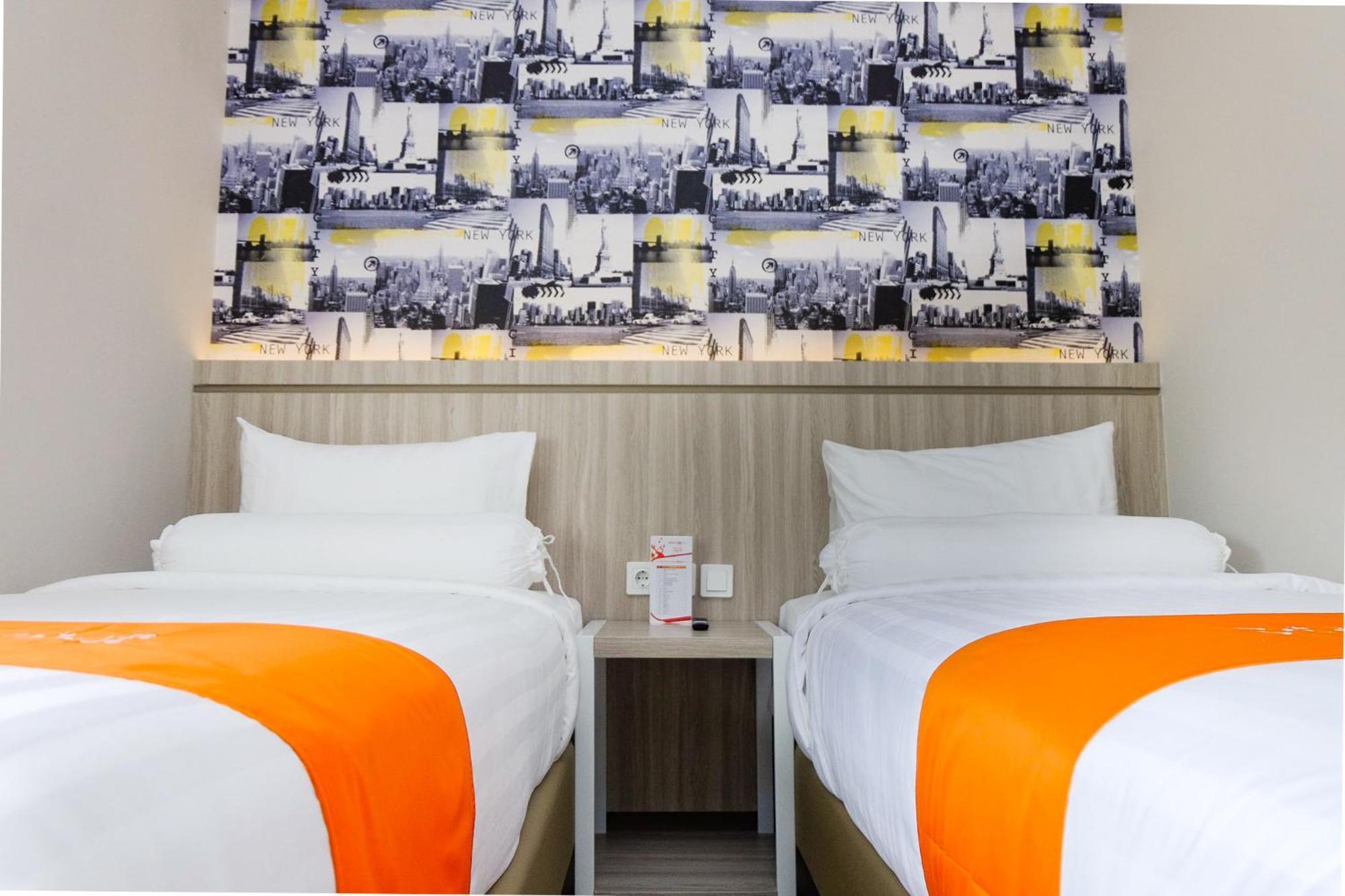 Front One Hotel Sragen Ngoại thất bức ảnh