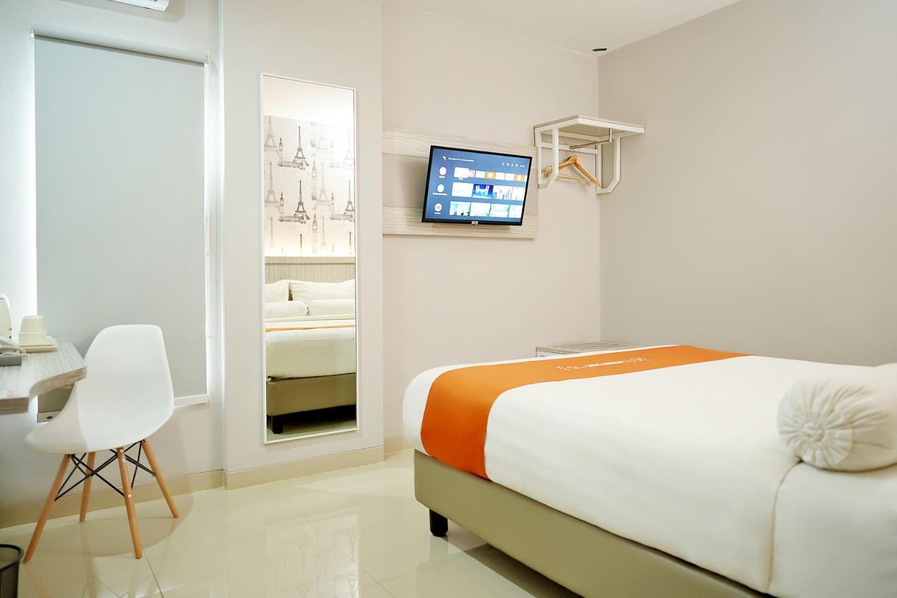 Front One Hotel Sragen Ngoại thất bức ảnh