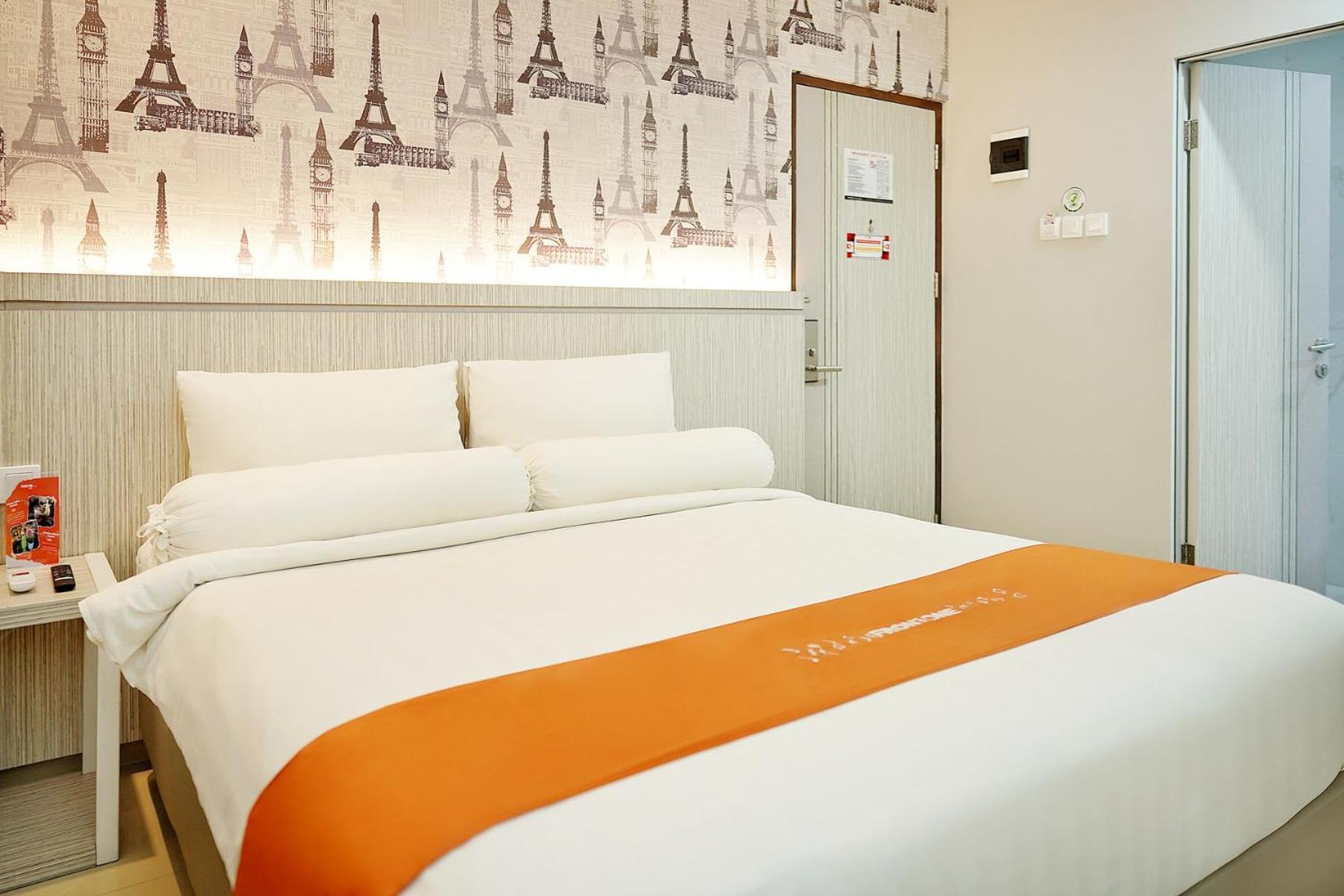 Front One Hotel Sragen Ngoại thất bức ảnh