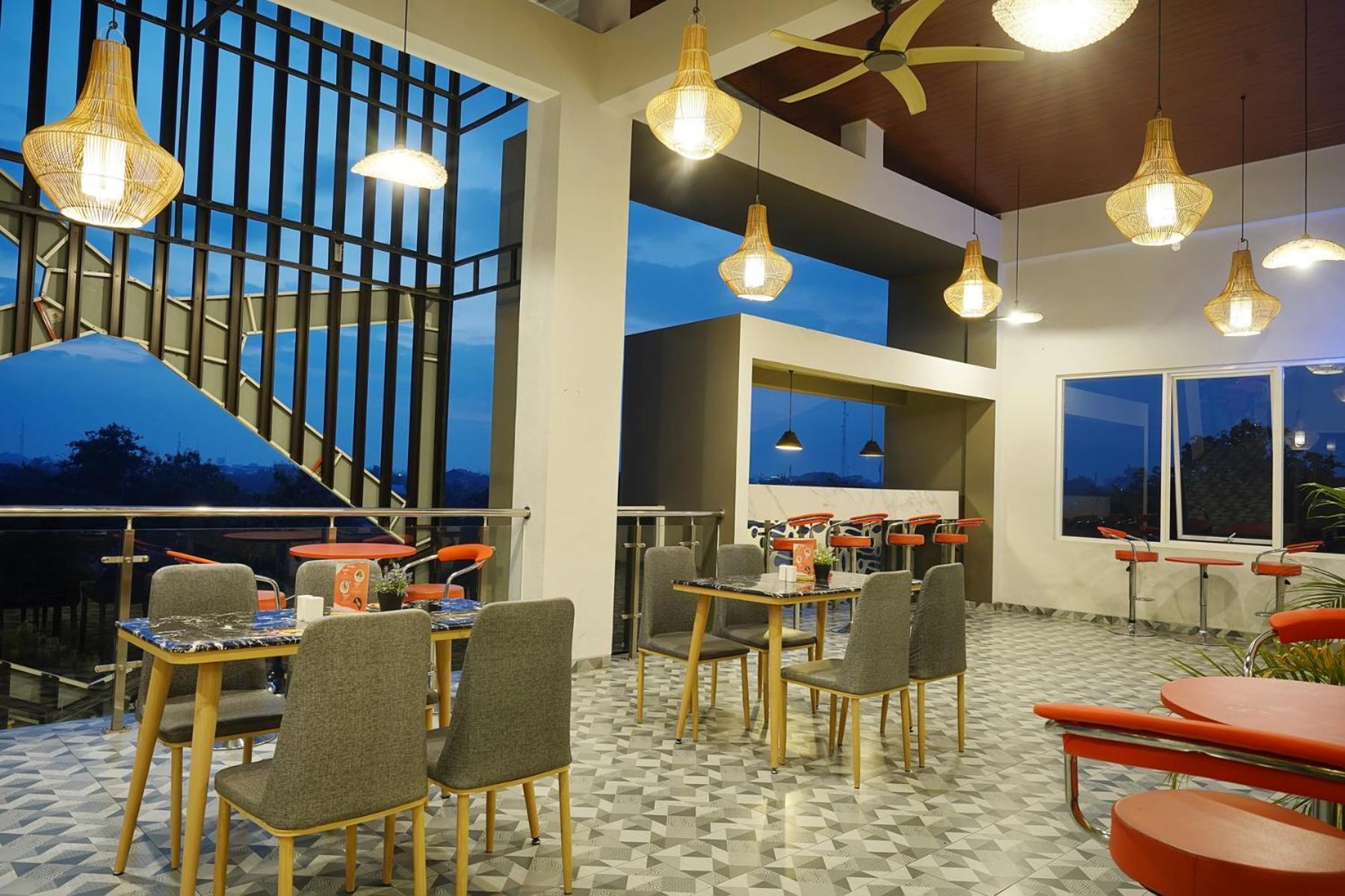 Front One Hotel Sragen Ngoại thất bức ảnh