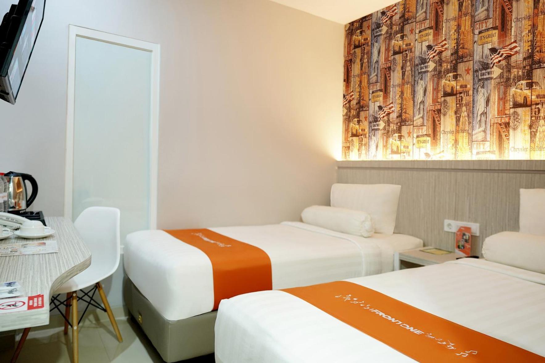 Front One Hotel Sragen Ngoại thất bức ảnh