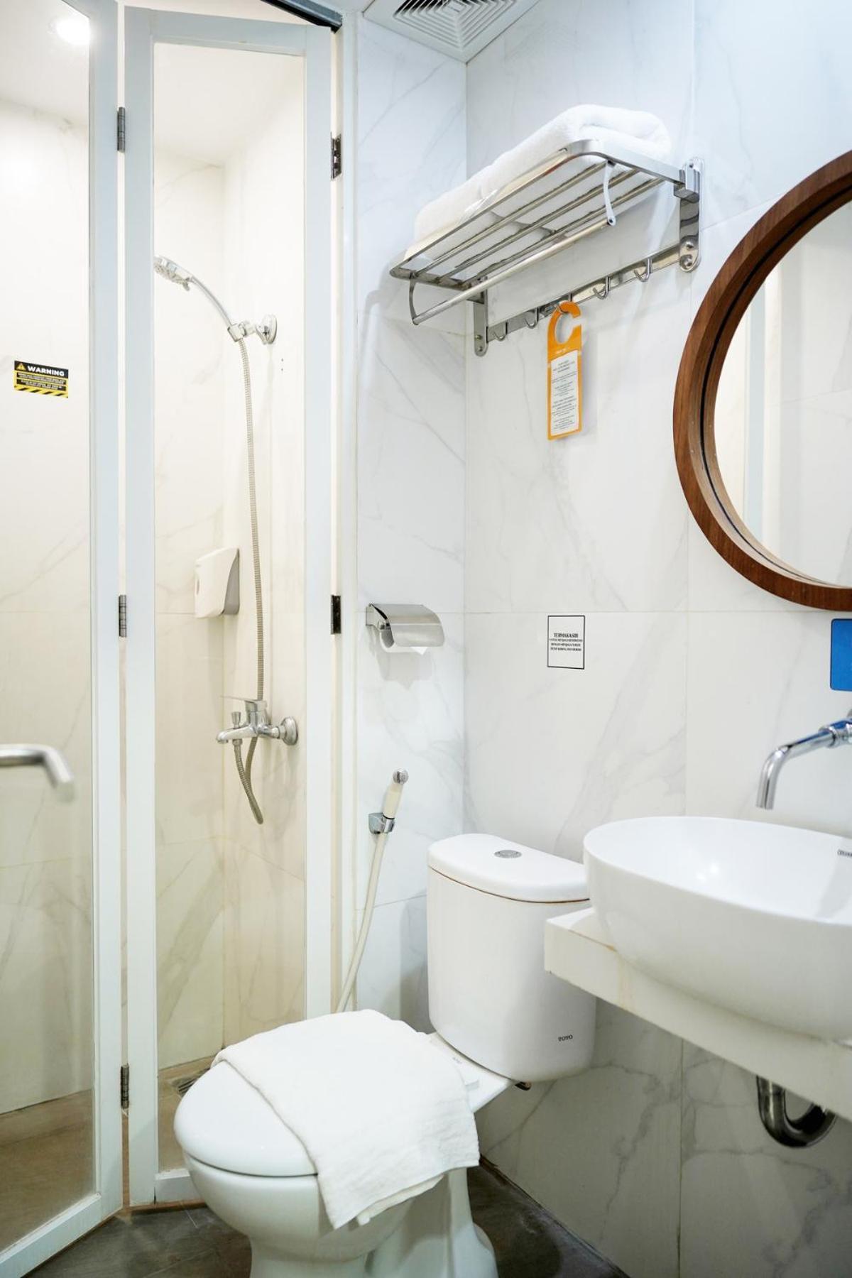 Front One Hotel Sragen Ngoại thất bức ảnh